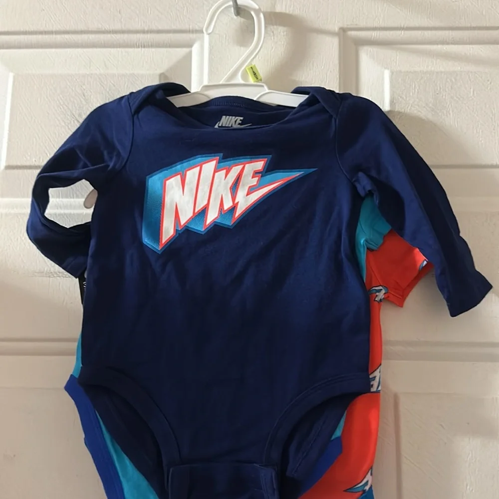 NIKE 3 PIECE ONESIE SET: BLUE/CORAL: NEW WITH TAGS: SIZE 6 MTH
